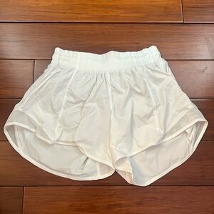 Lululemon hotty hot shorts size 2 Tall white